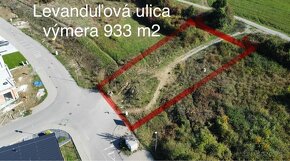 Exkluzívny stavebný pozemok 933m2 v projekte Medove lúky