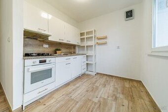 TICHÉ BÝVANIE V SRDCI PETRŽALKY, 4-IZB. BYT, OSUSKÉHO 86m²