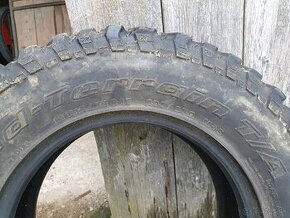 Suzuki Jimny BFGoodrich 215/75 R15 a Continental 205/70 R15