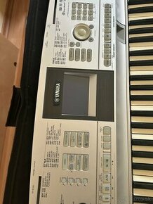 Yamaha DGX-305 - 1