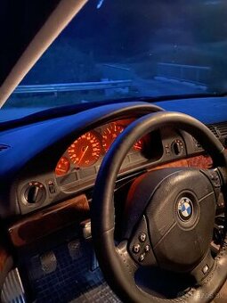 BMW E39 520i