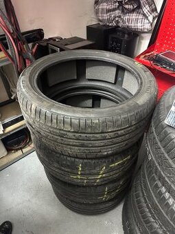 Pirelli P-Zero 255/40 r20 101Y 32/22