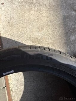 275/40r22