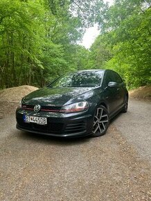 Volkswagen golf GTI - 1