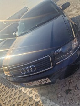 Predam Audi A6.