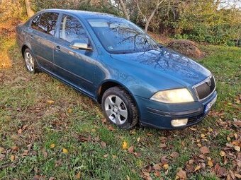 Skoda Octavia 1.9 tdi 77kw 105 ps sedan modrozelená METALIZA