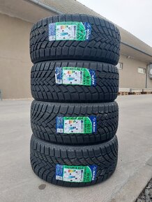 Nové zimné pneu 245/40R18 93V