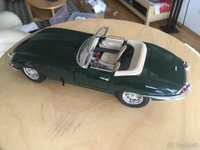 Bburago Jaguar E - Type cabrio, 1961 - 1:18