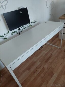 IKEA MICKE stôl