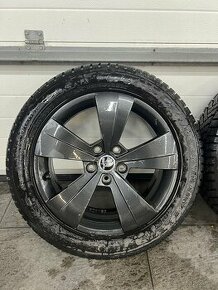 Predam original Skoda Helios zimnu sadu 215/55 R17 nove pneu