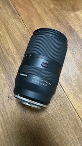 TAMRON 18 – 300 mm f/3,5 – 6,3 Di III-A VC VXD pre Sony E