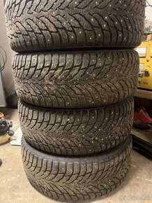 Zimné pneumatiky NOKIAN tyres 215/55 R17 s hrotmi.