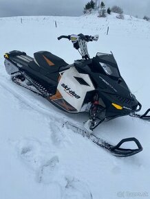 Ski doo 800r