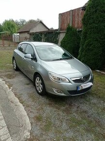 Opel Astra j 1.4 turbo benzín