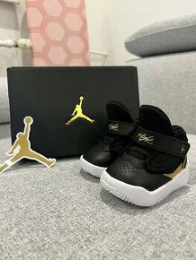 Gold alebo Red Jordans pre detičky