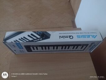 M-Audio Keystation Mini 32 MK3 MIDI keyboard

