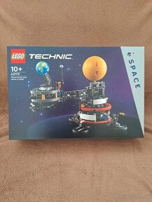 LEGO Technic 42179 Planéta Zem a Mesiac na obežnej dráhe