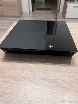 Playstation 4 + ovládač