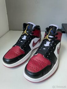 Air Jordan 1 Mid Black Dark Beetroot (W)