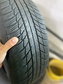 Zimné pneu. 215/65 r17