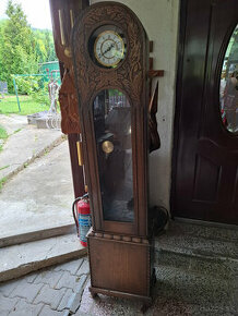 Predám staré podlahové hodiny stroj nový Quartz 100 €