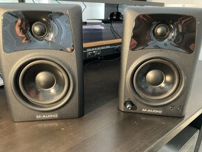 M-AUDIO AV42