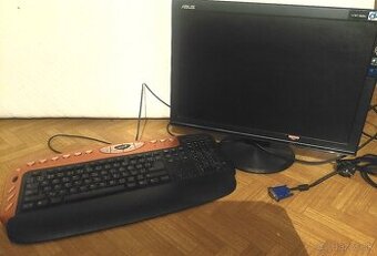 Predám PC monitor + klávesnica