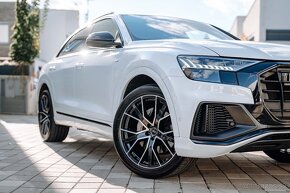 Audi Q8 55 TFSI Quattro 2022 /S line/4zóny/HUD/B&O/Tažné/DPH