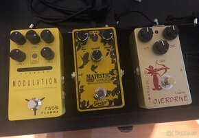 Efekty overdrive modulation reverb