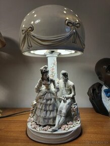 Jedinečná starozitna porcelánová stolná lampa