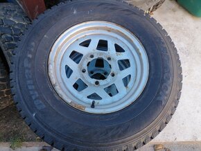 Zimne  215/80 r15 disky  5x139,7 r15 - 1