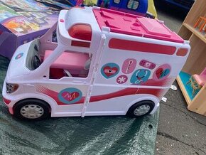 Barbie ambulancia