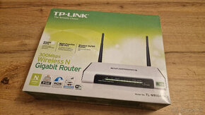 TP-LINK TL-WR1042ND Router - 1