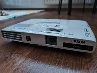 Epson EB-1776W - 1