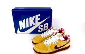 Nike SB Dunk Low Yellow Lobster