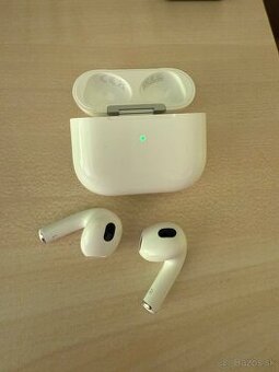 Apple AirPods (3. generácie) s nabíjacím puzdrom Lightning