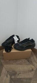 Yeezy 700 V3