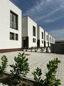 Praktické a moderné rodinné domy, Nová Dedinka- centrum obce