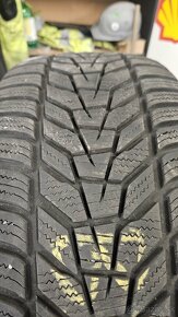 2 ks zimné pneu 235/55 R17 - 1