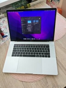 Macbook Pro 2018 15-inch, 256 GB, 16 GB RAM