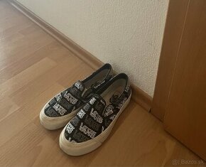 Slip-on vans - 1