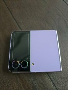 Samsung galaxy Z flip 4 purple