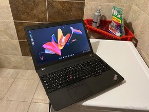 15.6"/Lenovo Notebook/i3-5005/8GB RAM/256GB SSD/1x Grafika