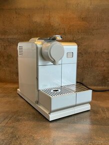 NESPRESSO De'Longhi Lattissima Touch EN 560 S, strieborná