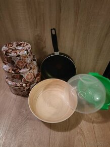 Tefal panvica,dózy, misa spolu za 7eur