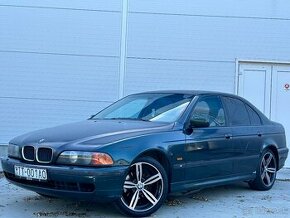 BMW 528i E39 - 1