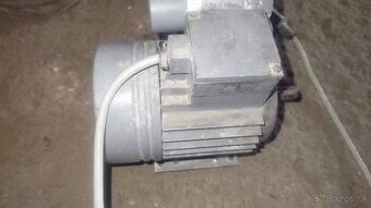 Elektromotor 220v1400 otaciek