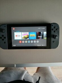 Nintendo Switch - 1