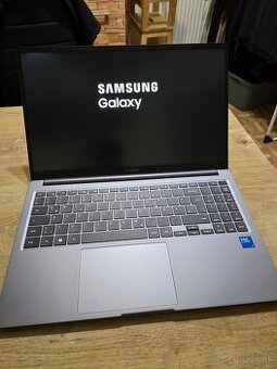 Samsung Galaxy BOOK 4 s procesorom i3 najnovsej generacie 8g