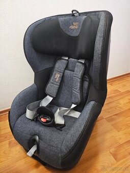 P: Britax Römer Trifix 2 i-Size Storm Grey